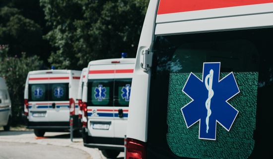 鹤岗救护车转运病人过路高速收费吗?